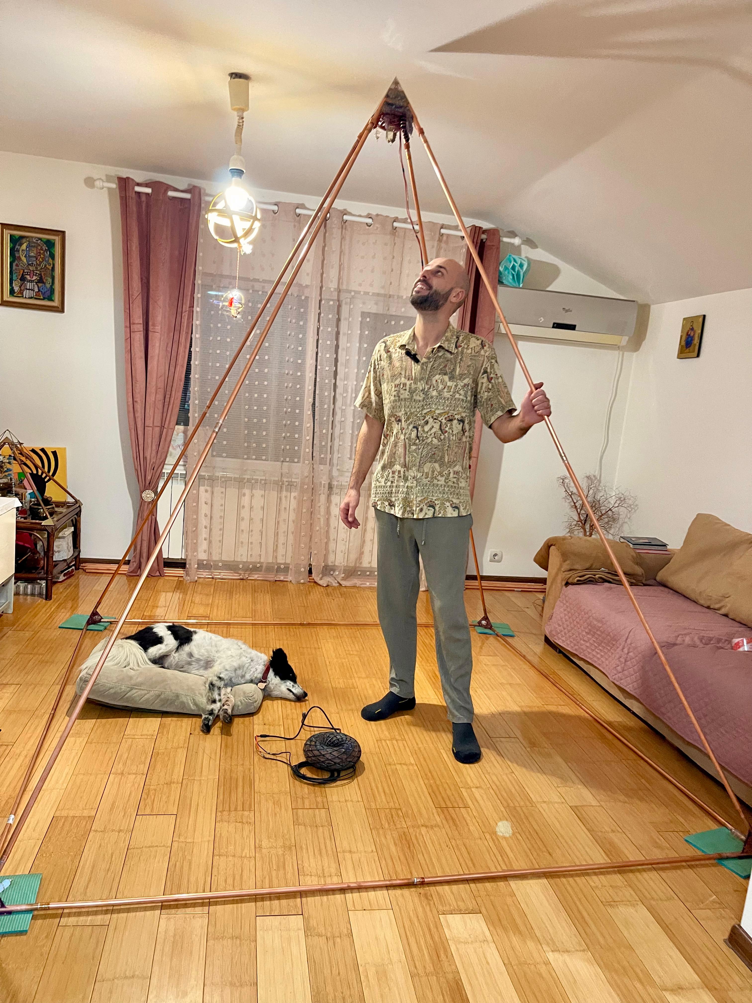 Piramidă de meditație rusească cu orgon – Templu viu de regenerare și aliniere